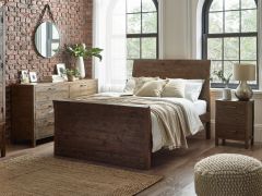 Julian Bowen Heritage Bed in Cashew